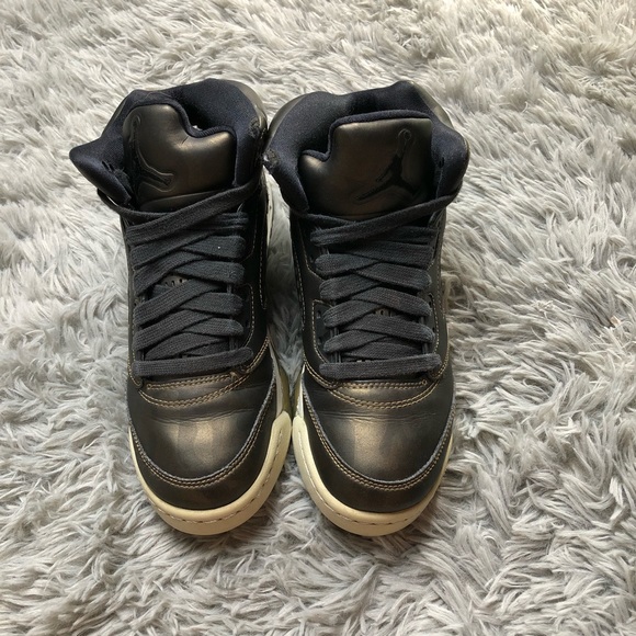 Youth  Air Jordan 5 Retro PREM 'Heiress Camo' Sneakers [919710 030] - Picture 3 of 6